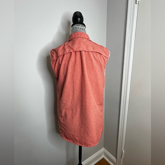 Women’s  Medium Sleeveless UPF Sum Protection. Salmon. Breathable lightweight - Picture 2 of 11